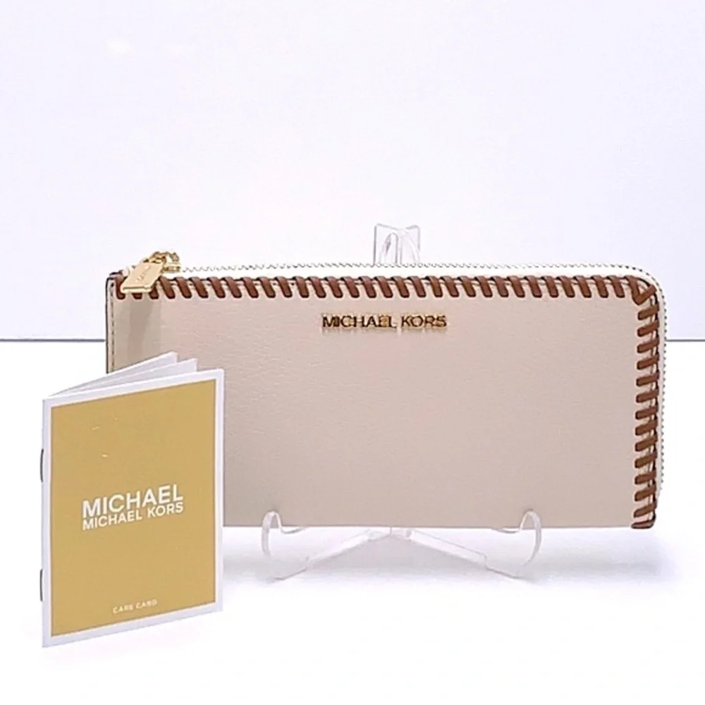 MICHAEL KORS JET SET TRAVEL LARGE THREE QUARTER ZIP WALLET LIGHT CREAM MULTI